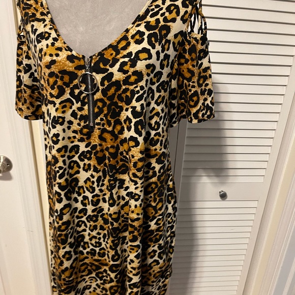 Vibe Sportswear Leopard Swing Dress Shoulder Cutouts and Front Zipper 1X - Picture 5 of 14